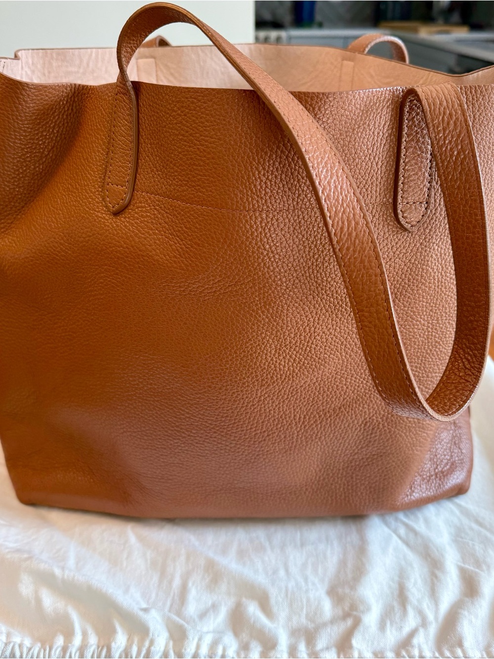 Cuyana Classic Structured Tote in Caramel - Picture 2 of 14